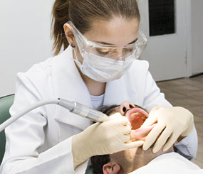 cleaning-with-ultrasonic-scaler